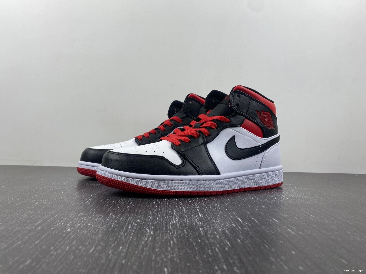 Black Air DQ8426-106 Mid Red 'Gym Toe' Jordan 1 0920